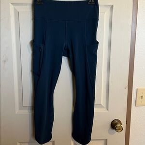 Athleta crop leggings with pockets small